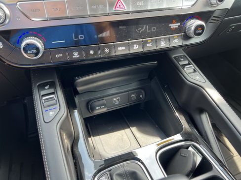 Used 2024 Kia Telluride EX w/ EX Captain's Chair Package AWD/4WD image 25