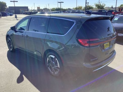 New 2027 Chrysler Pacifica Limited w/ Family Tech Group FWD image 23