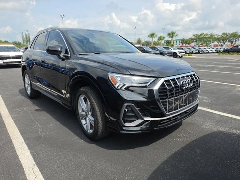 Used 2024 Audi Q3 2.0T Premium w/ Convenience Package AWD/4WD image 3
