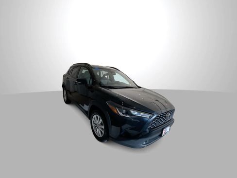 Used 2023 Toyota Corolla Cross LE w/ Moonroof Package AWD/4WD image 2