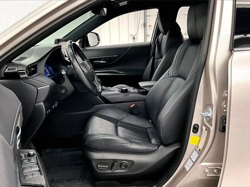 Used 2021 Toyota Venza XLE image 20