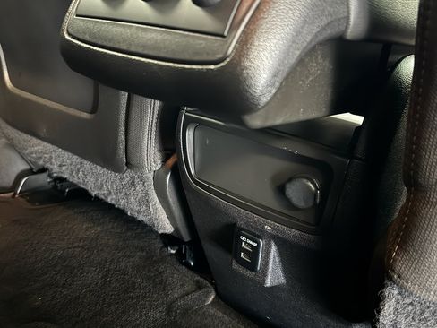 Used 2015 Chevrolet Traverse LT image 31