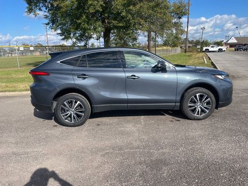 Used 2024 Toyota Venza LE image 8