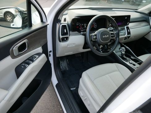 Used 2022 Kia Sorento EX w/ Panoramic Sunroof Package FWD image 10