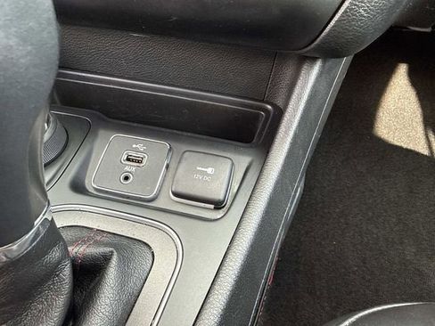 Used 2019 Jeep Cherokee Trailhawk w/ Cold Weather Group AWD/4WD image 27
