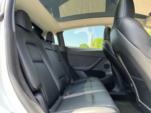 Used 2023 Tesla Model Y Long Range AWD/4WD image 25