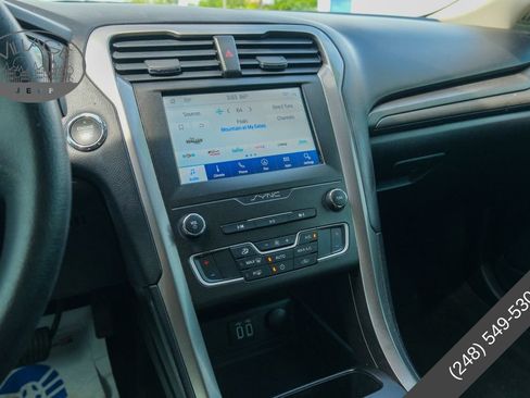 Used 2020 Ford Fusion SE FWD image 17
