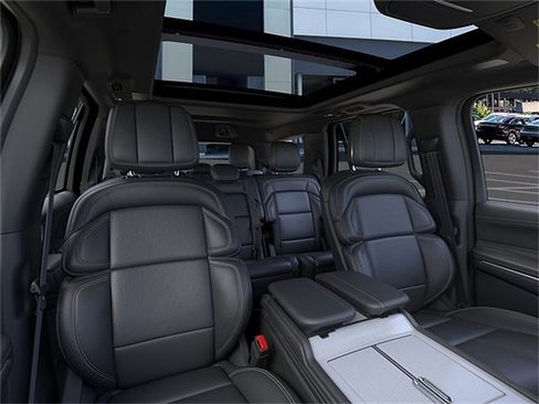 New 2026 Lincoln Navigator Reserve AWD/4WD image 10