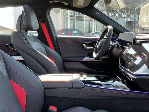 New 2026 Mercedes-Benz E 53 AMG e 4MATIC Sedan image 17