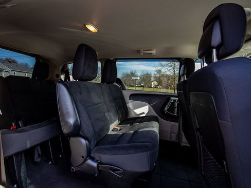 Used 2019 Dodge Grand Caravan SE image 23