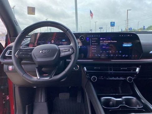 New 2026 Chevrolet Traverse RS w/ LPO, Floor Liner Package FWD image 17