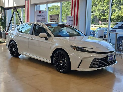 New 2026 Toyota Camry Hybrid AWD/4WD image 2