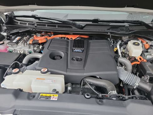 Certified 2024 Toyota Sequoia Platinum AWD/4WD image 42