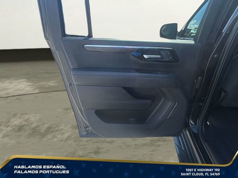 Used 2025 Chevrolet Suburban LS RWD image 25