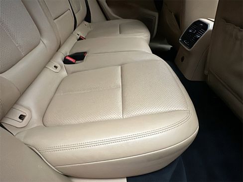 Used 2017 Porsche Macan image 16