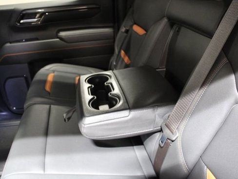 Used 2024 GMC Sierra 1500 AT4 w/ Technology Package image 25