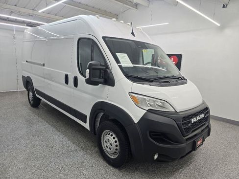 Used 2025 RAM ProMaster 2500 w/ Convenience Group FWD image 1