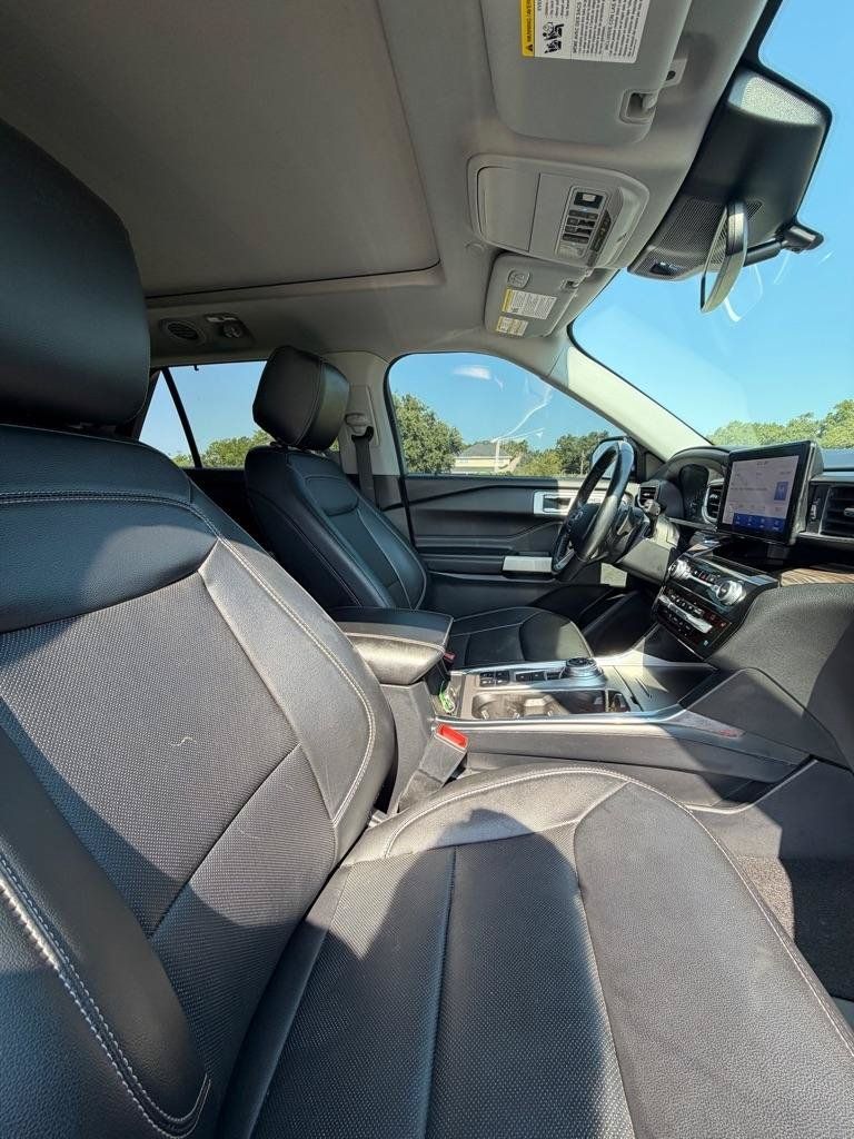 Used 2021 Ford Explorer Limited w/ Equipment Group 301A RWD image 17