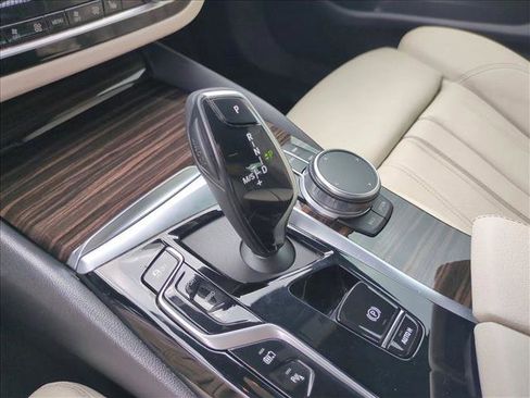 Used 2021 BMW 530e w/ Premium Package image 12