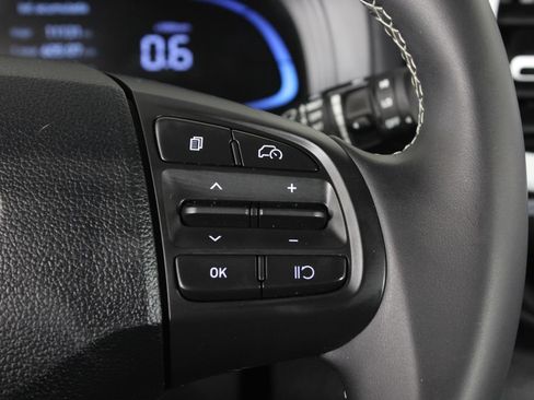 Certified 2024 Hyundai Venue Limited FWD image 28