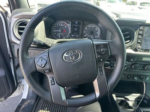 Used 2022 Toyota Tacoma TRD Sport w/ Technology Package AWD/4WD image 2