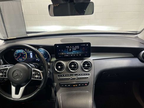 Used 2021 Mercedes-Benz GLC 300 4MATIC image 9
