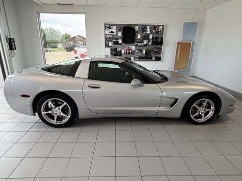 Used 2002 Chevrolet Corvette Coupe w/ Preferred Equipment Group2 RWD image 6