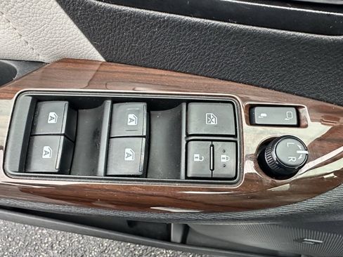 Used 2019 Toyota Sienna Limited image 23