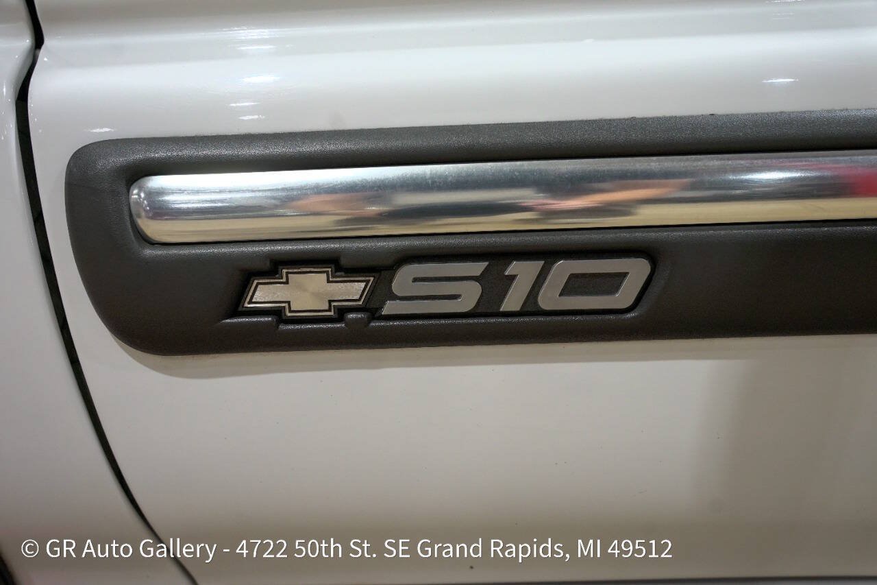 Used 2001 Chevrolet S10 Pickup LS w/ Preferred Equipment Group RWD image 22