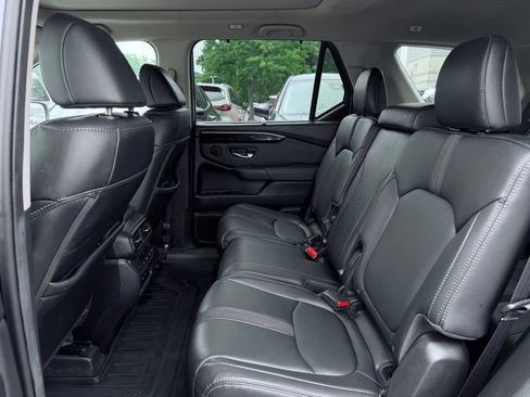 Used 2025 Honda Pilot Touring image 23