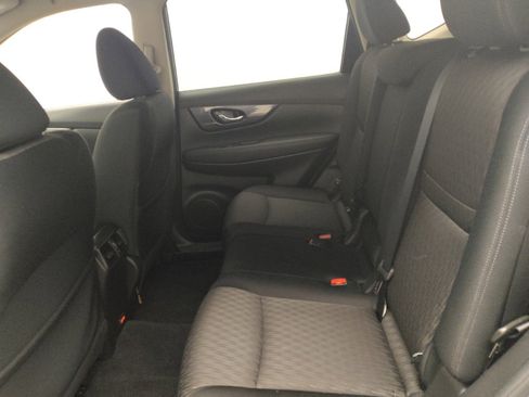 Used 2020 Nissan Rogue SV FWD image 18
