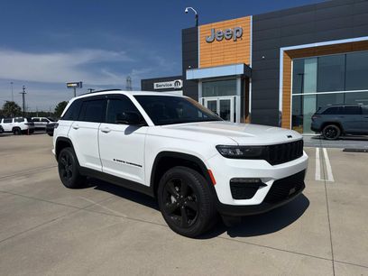 Used 2025 Jeep Grand Cherokee Limited w/ Black Appearance Package