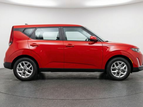 Used 2025 Kia Soul LX w/ LX Technology Package image 11