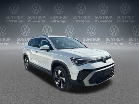 Used 2025 Volkswagen Taos SE AWD/4WD image 38