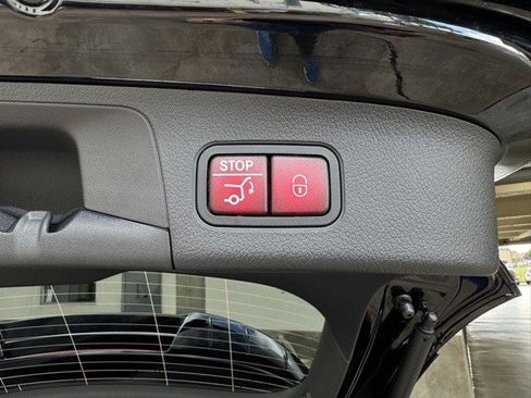 Certified 2025 Mercedes-Benz GLA 250 image 16