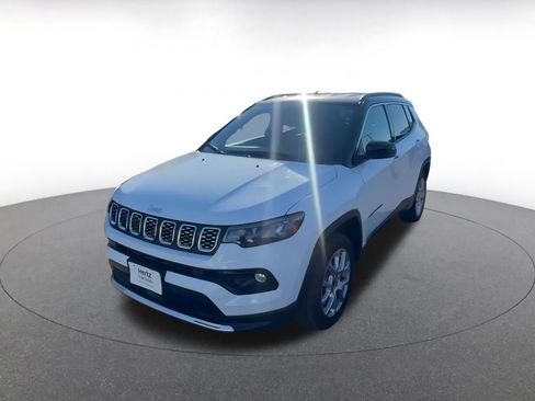 Used 2025 Jeep Compass Limited image 7