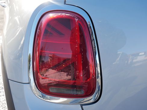 Used 2021 MINI Cooper 2-Door Hardtop w/ Storage Package image 15