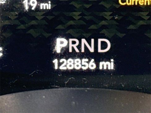 Used 2019 Jeep Wrangler Unlimited Sahara image 28