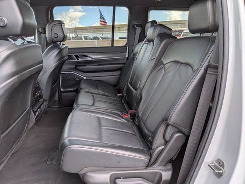 Certified 2024 Jeep Wagoneer Series II w/ Flexible Seating Group RWD image 14