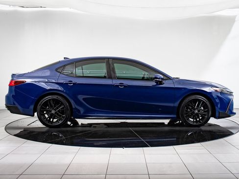 Used 2025 Toyota Camry SE image 11