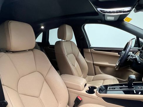 Certified 2024 Porsche Macan S AWD/4WD image 18