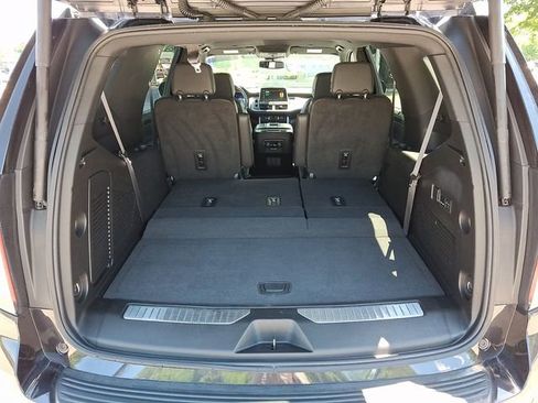 Used 2024 Chevrolet Tahoe Z71 w/ Luxury Package AWD/4WD image 33