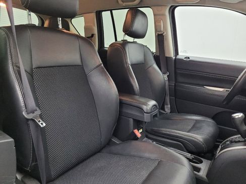 Used 2017 Jeep Compass Latitude AWD/4WD image 21