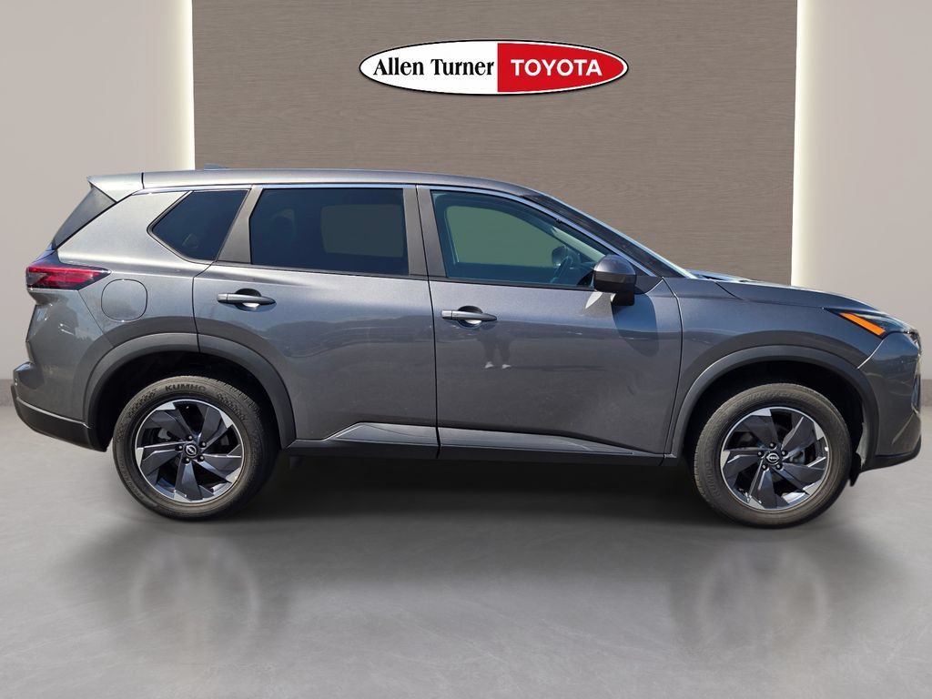 Used 2025 Nissan Rogue SV FWD image 5