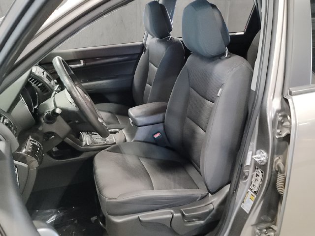 Used 2011 Kia Sorento LX w/ Convenience Pkg AWD/4WD image 4