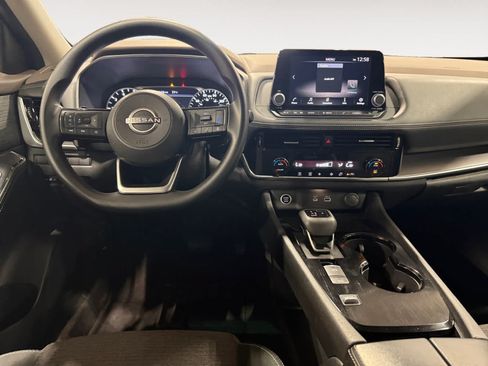 Used 2022 Nissan Rogue SV FWD image 11