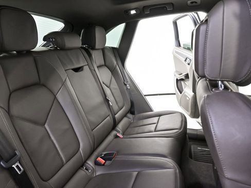 Used 2019 Porsche Macan S image 23