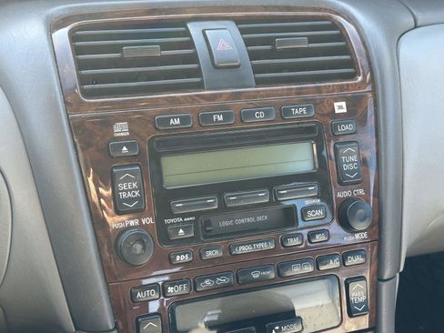 Used 2004 Toyota Avalon XLS image 12