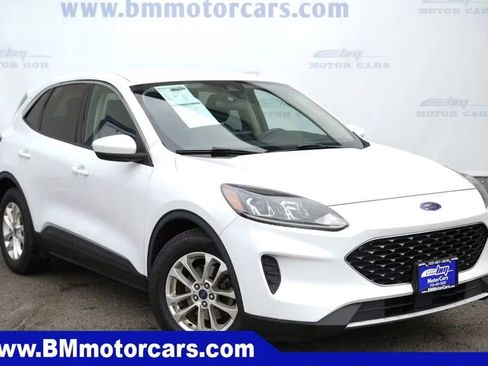 Used 2020 Ford Escape SE FWD image 1