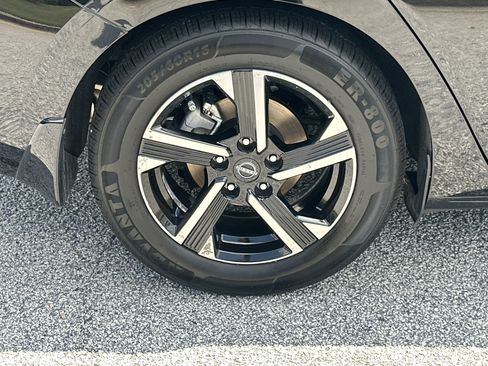 Used 2024 Nissan Sentra SV FWD image 17